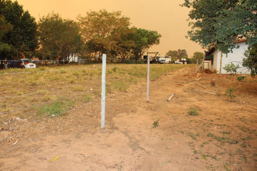 Foto 4 de 14 — Caminhão invade residência, causa estragos e mata cachorrinha